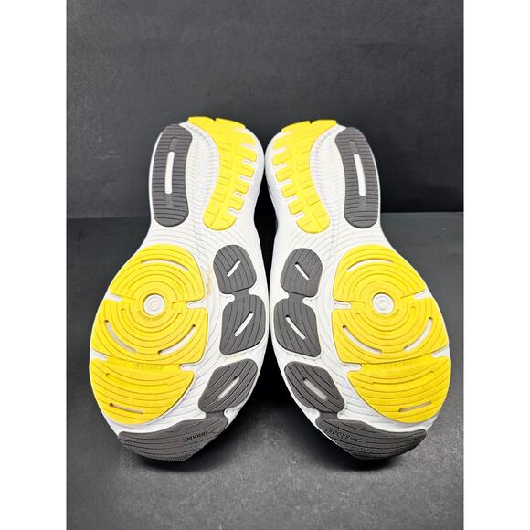 Brooks Men 10 Comfy footwear - Picture 5 of 9